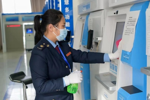 战“疫”冲在前 疫情防控彰显税务担当，消毒服务筑防线